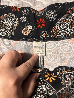 Terra & Sky Black Leggings with White and Orange Floral Skull Print
